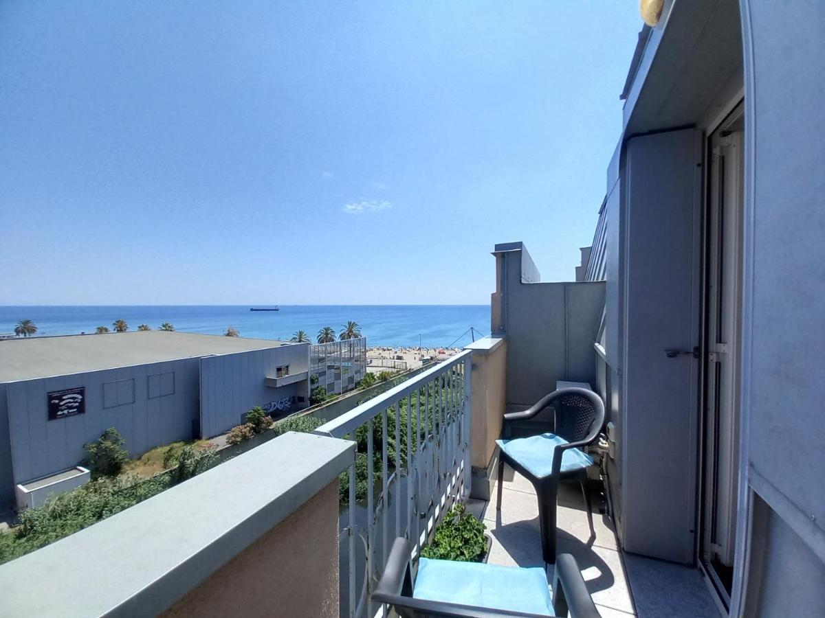 Апартаменты Sweet Sea View Савона Экстерьер фото