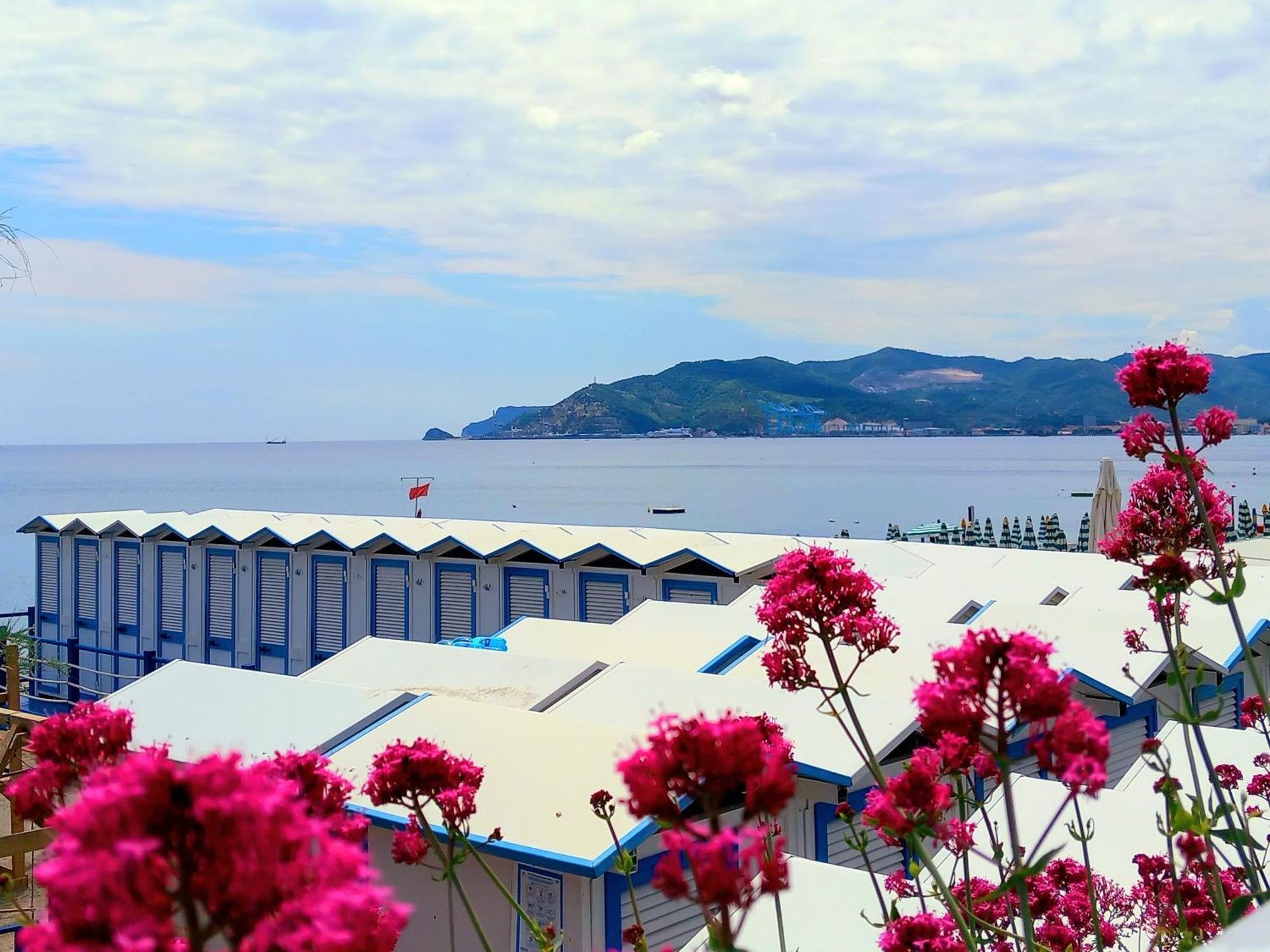 Апартаменты Sweet Sea View Савона Экстерьер фото