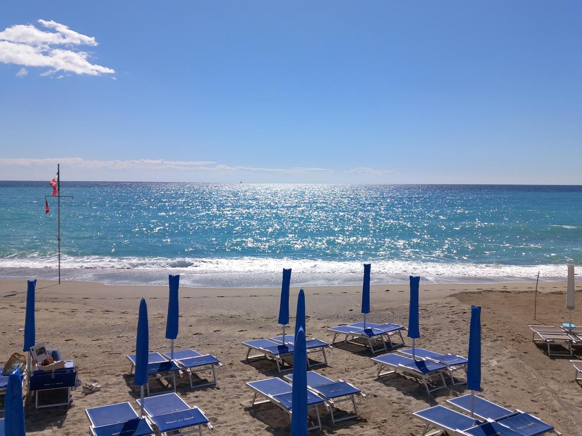 Апартаменты Sweet Sea View Савона Экстерьер фото